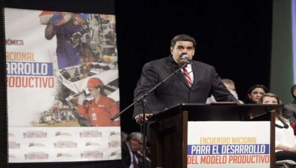 El dignatario venezolano pide a la AN dejar la politiquería