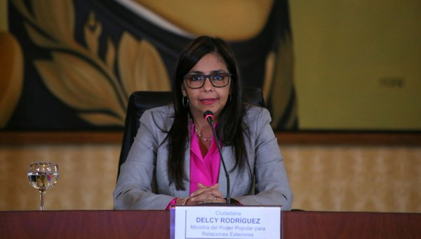 Canciller venezolana Delcy Rodríguez denunció campaña de hostigamiento contra su país.